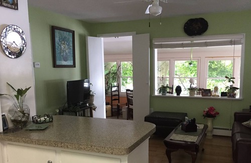 Colchester House | Picturesque lakefront property