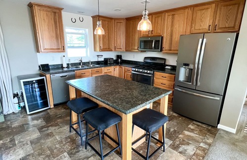 Saranac Lake House | Picturesque Mountain View’s *close to Mt Pisgah Ski center*Hot tub*