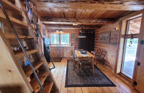 Cody Cabin | Picturesque Mountain Cabin