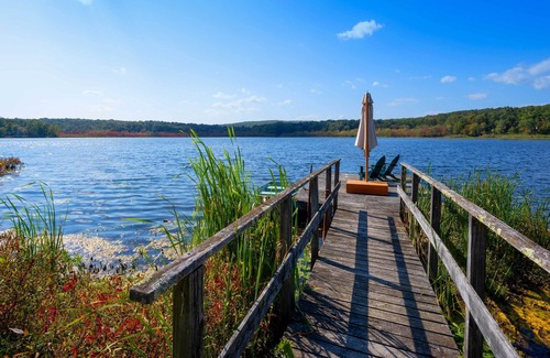 South Salem House | Picturesque South Salem Lakehouse w/ Pool & Yard!