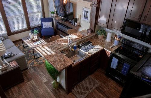 Monteagle House | Picturesque Tiny Cottage with Cozy Indoor and Outdoor in Tennessee