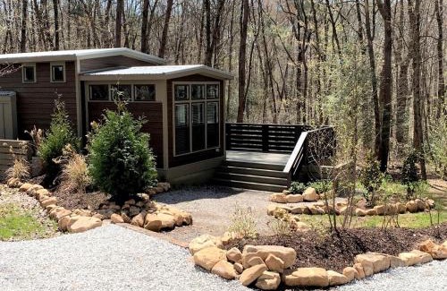 Monteagle House | Picturesque Tiny Cottage with Cozy Indoor and Outdoor in Tennessee