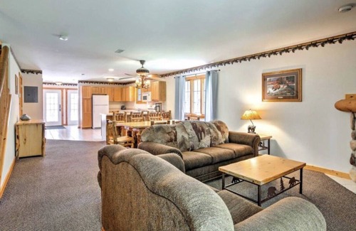 Oglesby House | Piece of Paradise Villa