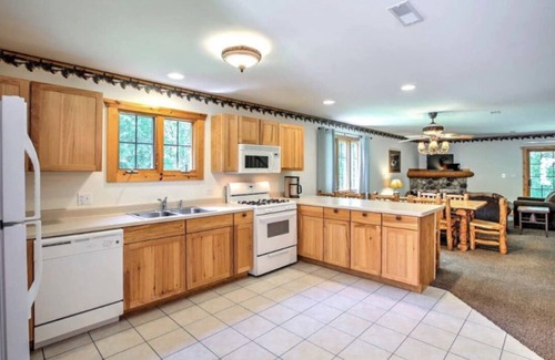 Oglesby House | Piece of Paradise Villa