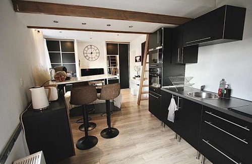 Irigny Apartment | Pied à terre - Mezzanine studio - Private parking