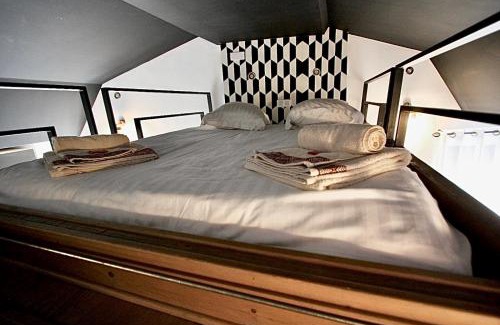 Irigny Apartment | Pied à terre - Mezzanine studio - Private parking