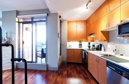 Downtown Victoria Condo | 'Pied-À-Terre Harbour Penthouse' Private Rooftop Deck-Victoria