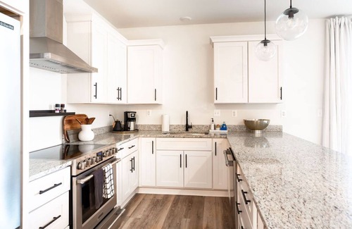 Batesville Apartment | Piedmont Place 301| Lux Vineyard & Brewery Getaway in the Heart of Crozet | Pet Friendly