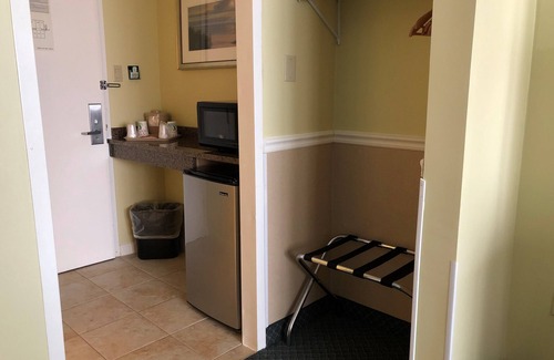 Somers Point Hotel | Pier 4 Hotel