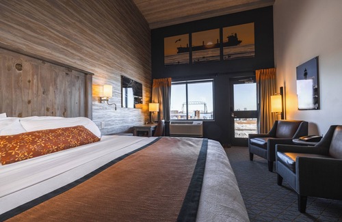 Downtown - Waterfront Hotel | Pier B Resort