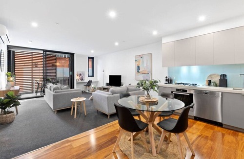 Geelong Apartment | Pier Point 404- Luxe on Geelong Waterfront, 2 BDRM