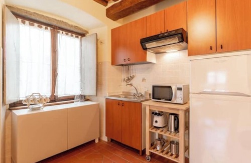 Mologno Apartment | Pieracchi Apartment: A Corner of History