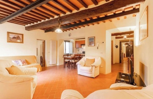 Mologno Apartment | Pieracchi Apartment: A Corner of History