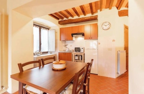 Mologno Apartment | Pieracchi Apartment: A Corner of History