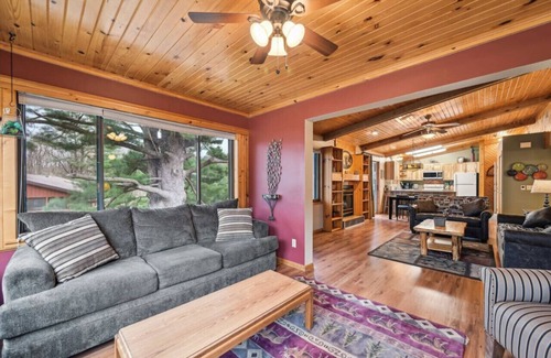 Lake Delton Apartment | Piers & Pines II at Island Pointe