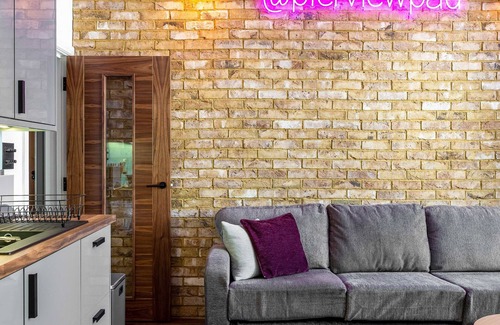 Brighton City Centre Apartment | Pierview Pad - Party Pad that Sleeps 14 in Central Brighton - on the beach!