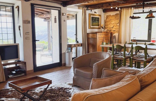 Torre de' Passeri Apartment | Pietra Pizzuta Country House "Morrone" in the heart of Abruzzo. 1 pool
