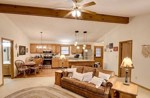 Wears Valley Cabin | Pigeon Forge - Lumber Jack Lodge - 2 Bedrooms - Sleeps 8