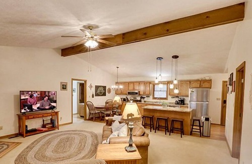Wears Valley Cabin | Pigeon Forge - Lumber Jack Lodge - 2 Bedrooms - Sleeps 8