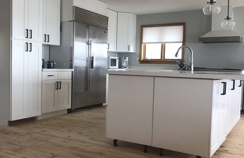 Bobcaygeon Cottage | Pigeon Lake Luxury close to town of Bobcaygeon