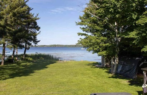 Bobcaygeon Cottage | Pigeon's Nest - Affordable 2BR Kawartha Lakes Waterfront Cottage