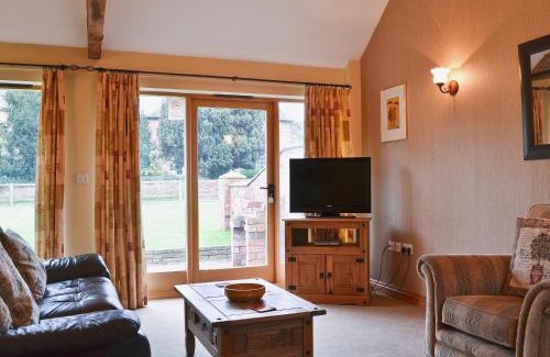 Pontesbury House | Piglets Place - E4300