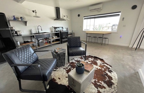 Marfa Apartment | Pik-Pak B - "Service Station" (Two Bedroom Suite)