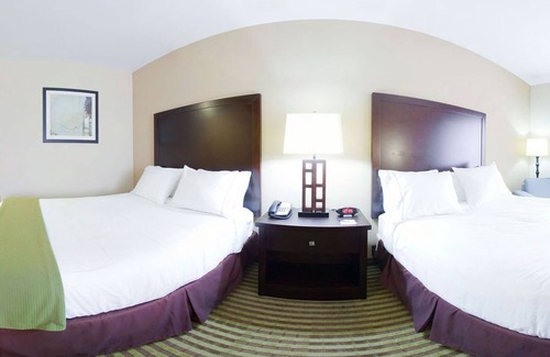 Le Roy Hotel | Pike Inn Le Roy - Bloomington Southeast Area