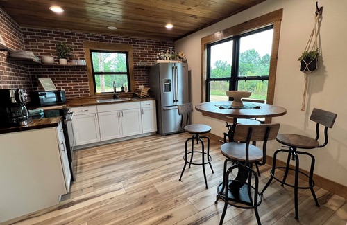 Kirby Cabin | Pike's Place, Brand New Cabin in Daisy Ark