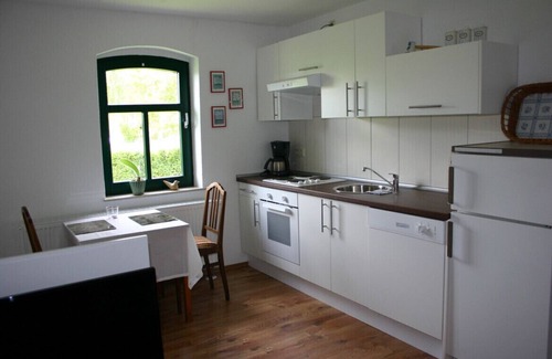 Pettstadt Apartment | Pilgrim hostel and apartment on Old Farm in Weißenfels OT Pettstädt