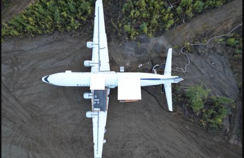 Houston House | Pilot Lodge - Vintage Airplane House DC-6