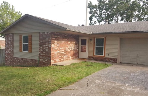 Springdale Condo | Pin Oak Place
