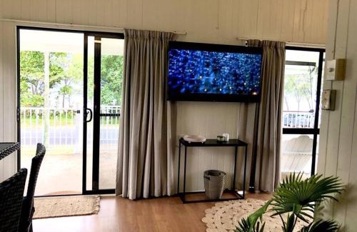 Wongaling Beach House | Pina Colada on the Beach - Beachfront - 2 Bedroom