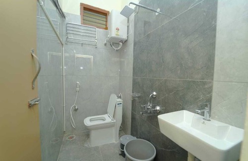 Tirupati Apartment | Pinaka Homestay, A charming 2-bedroom flat with AC, WiFi in pleasant Tirupati