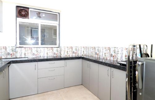 Vile Parle East Apartment | Pinaki Comfort Stay Vile Parle - Near Airport