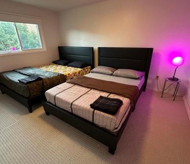 Fletchers Creek South House | Pind da Ghar-BEST DOWNTOWN LOCATION-WALKING TO TRAIN, PLAZA