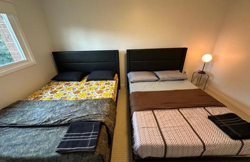 Fletchers Creek South House | Pind da Ghar-BEST DOWNTOWN LOCATION-WALKING TO TRAIN, PLAZA