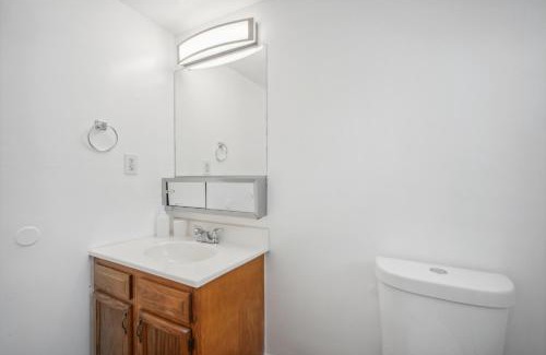 Newark Apartment | Pine Brook 104 I Pool Gym I Free Parking !