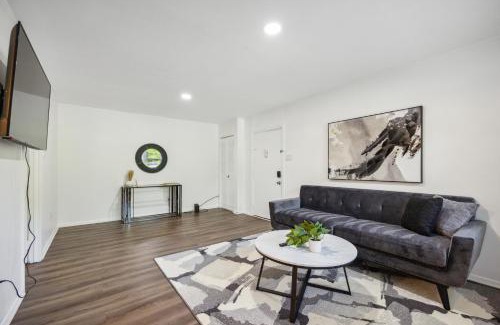 Newark Apartment | Pine Brook 1122 I Pool Gym I Free Parking !