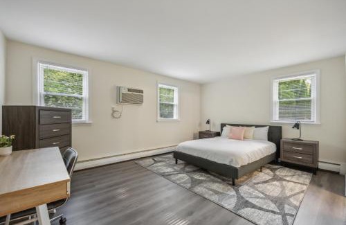 Newark Apartment | Pine Brook 120 I Pool Gym I Free Parking !
