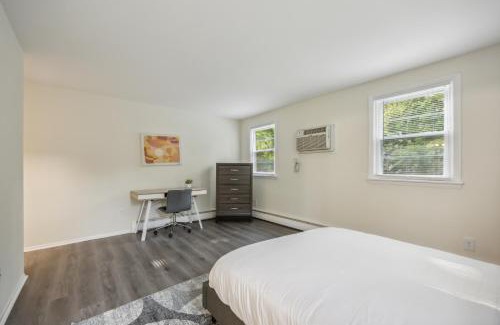 Newark Apartment | Pine Brook 120 I Pool Gym I Free Parking !