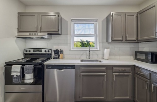 Newark Apartment | Pine Brook 124 I Modern Gem I Free Parking