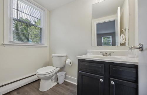 Newark Apartment | Pine Brook 410 I Pool Gym I Free Parking !