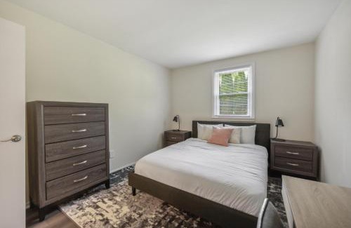 Newark Apartment | Pine Brook 410 I Pool Gym I Free Parking !