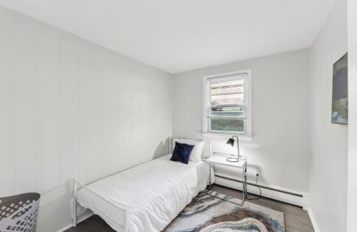 Newark Apartment | Pine Brook 416 I Corporate 15br Apartment ! Pool
