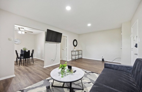Newark Apartment | Pine Brook 502 I Pool Gym I Free Parking !