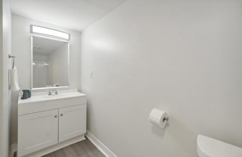 Newark Apartment | Pine Brook 518 I Spacious 2bd Garden Style Oasis