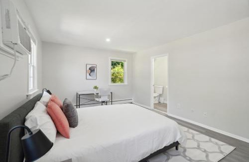 Newark Apartment | Pine Brook 518 I Spacious 2bd Garden Style Oasis