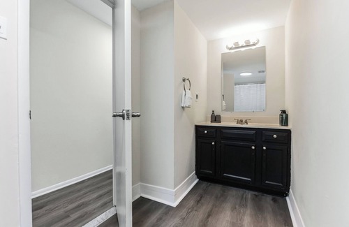 Newark Apartment | Pine Brook 818 I Pool Gym I Free Parking !