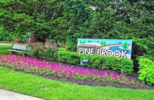 Newark Apartment | Pine Brook Apartments: Luxurious living in a stunning wooded setting